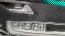 Peugeot 208 1.2 PureTech 100 Allure Premium 5dr Petrol Hatchback